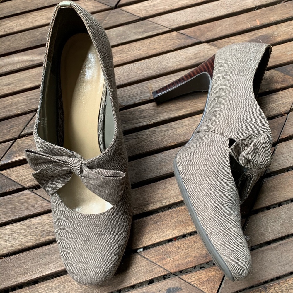 Brown Mary Janes with Bow